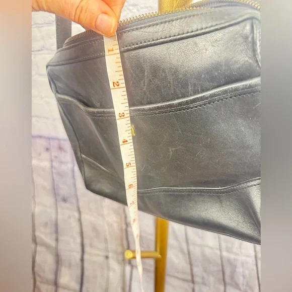 Etienne Aigner vintage black leather purse with gold accents - Picture 10 of 11